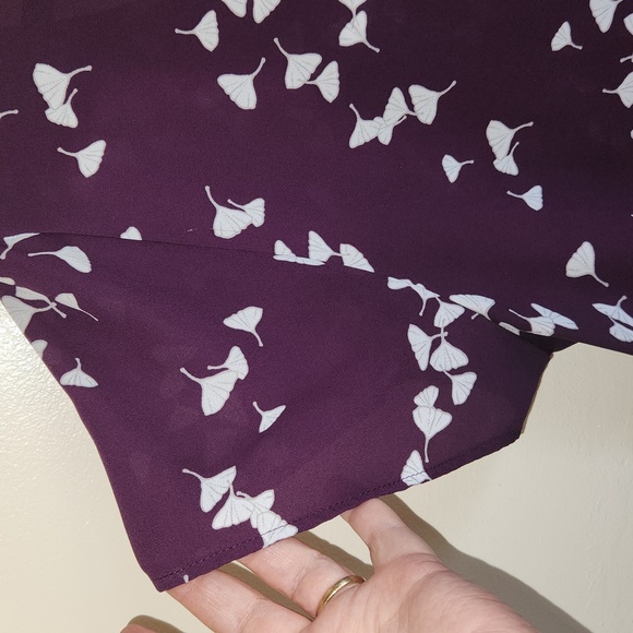 Torrid Purple and White Floral Blouse, size 2 - Picture 4 of 6
